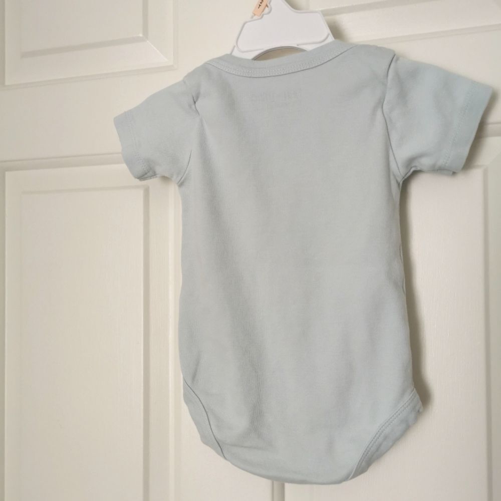 3/$15 Finn + Emma short sleeve onesie 9-12 - Picture 3 of 4